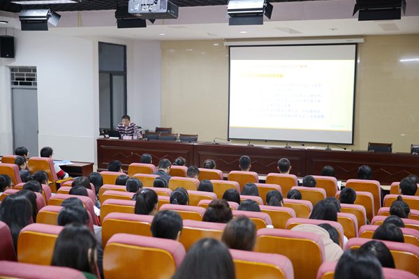 不忘初心跟党走，青春建功新时代——我院举行团学干部学习贯彻党的十九大精神专题报告会