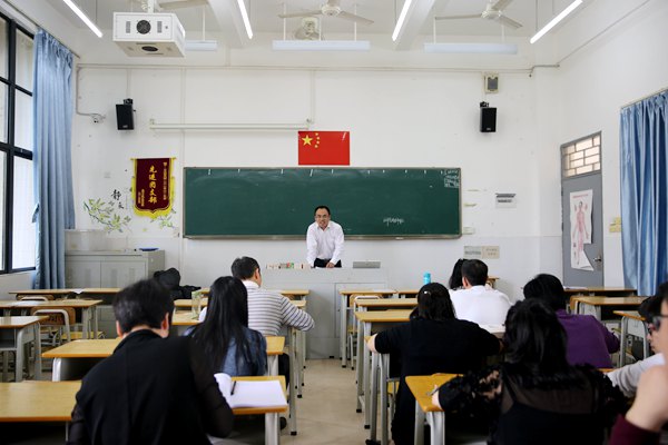 我院行政党总支部召开全国两会精神学习会议