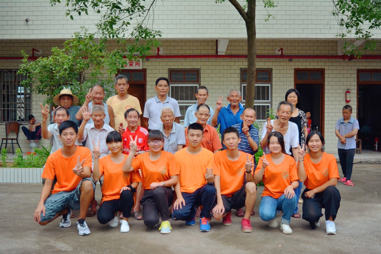 学生党员三下乡活动